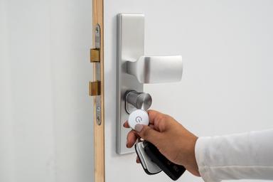 Bold Smart Door Clicker with Door
