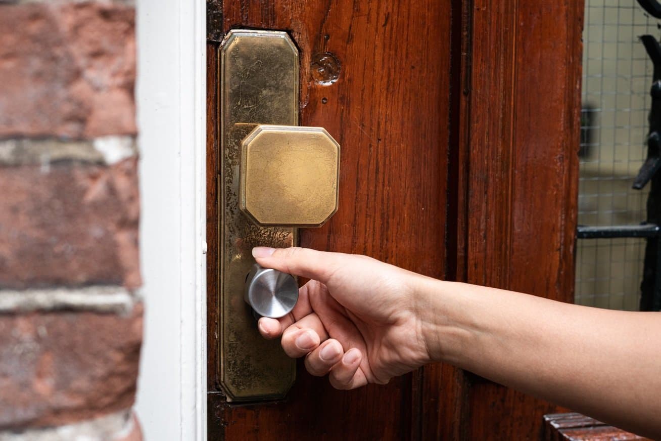 Bold SX-33 Lock in door
